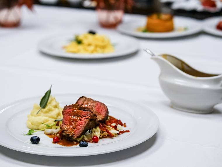 Dîner gastronomique © Envato