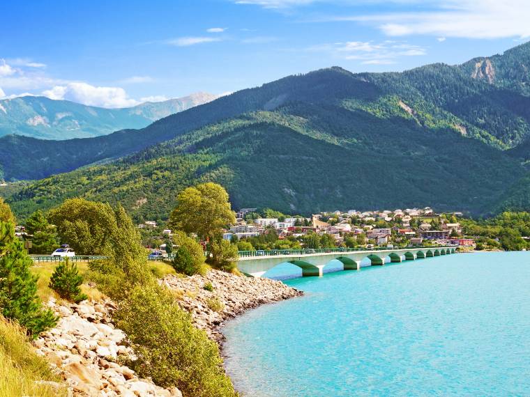 Savines-le-Lac © Adobe Stock