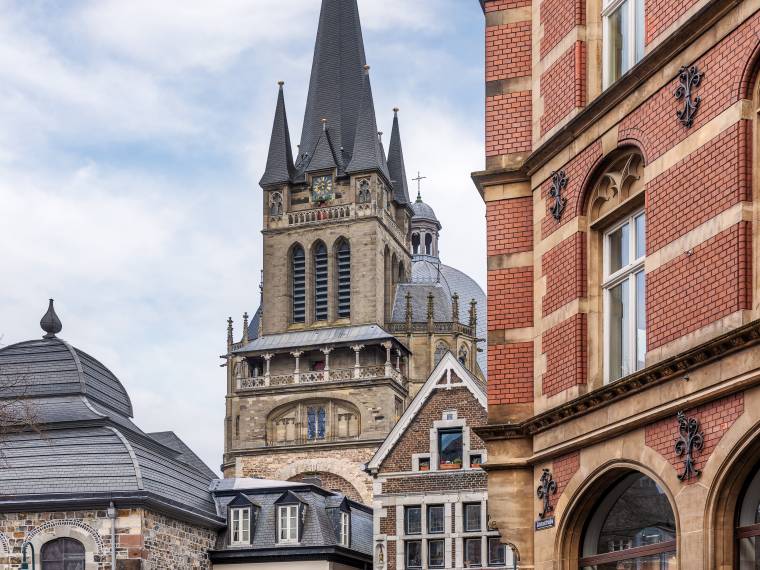 beautiful-cathedral-of-aachen-at-the-sunset-nrw-2025-02-11-19-11-09-utc © Envato