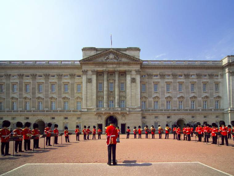 Buckingham Palace - relève de la Garde ©VisitBritain - Britain on View