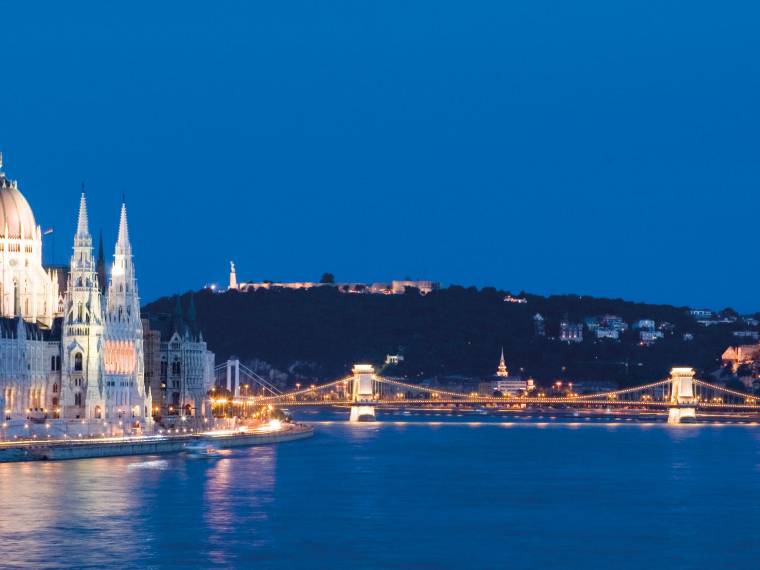 Budapest by night Parlement