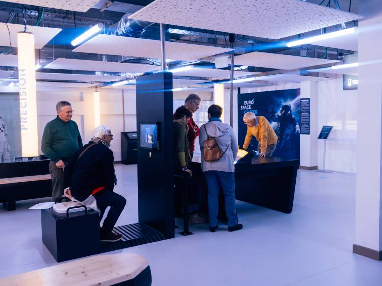 © Senior - Space Hub 6