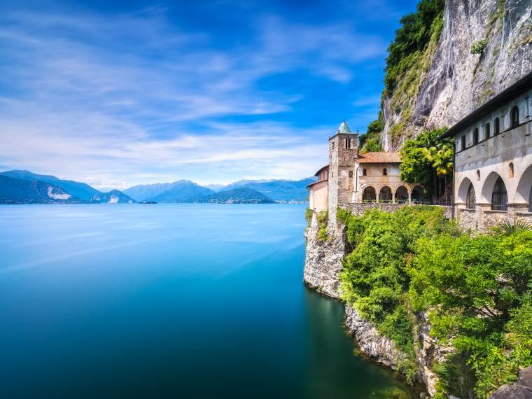 Santa Caterina del Sasso © AdobeStock_177029564