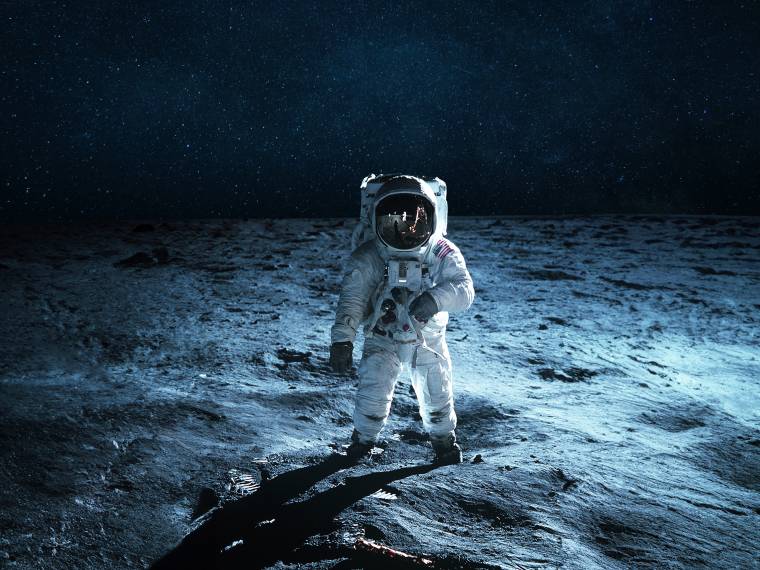 Walks on the moon © Envato