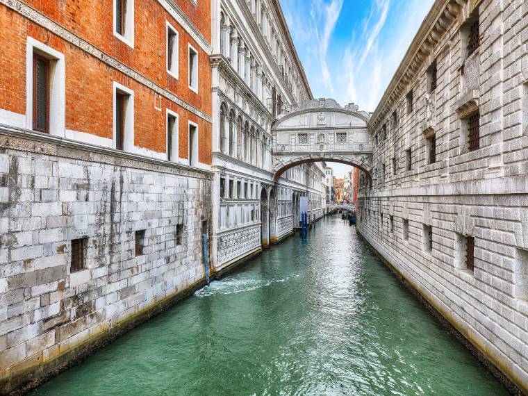 Pont des soupirs à Venise, Italie © Envato