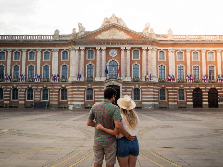 Toulouse, plae du Capitole © Buscandoalsol_CRTLOccitanie - droit au 02.08.2028