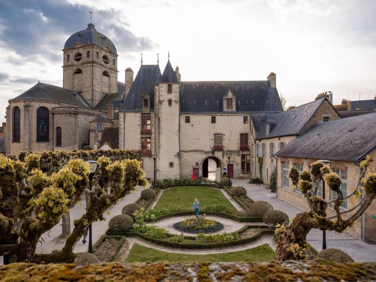 Maison d-Ozé, Basilique Notre-Dame, Alençon © Thomas le Floc-H - Normandie Tourisme - droit 22.05.2034