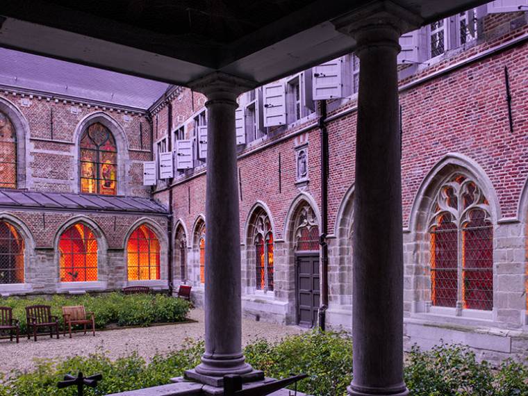 00076904-HNDR 2025-Hôpital Notre-Dame à la Rose - cour intérieure © WBT